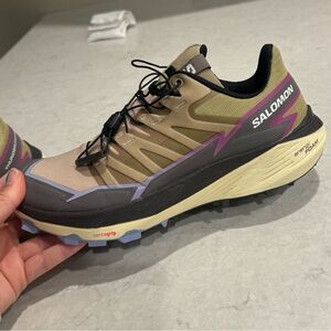 New Salomon Thundercross Women’s Trail Runners Size 8